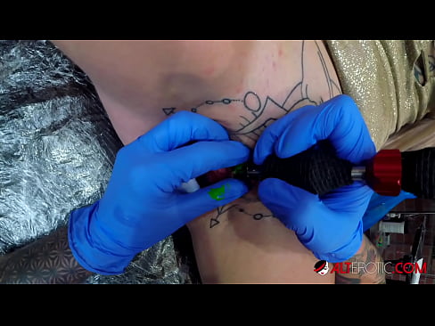 ❤️ Uiters getatoeëerde hottie Sully Savage het 'n tatoeëermerk op haar klitoris gekry ❤❌ Anale pornografie by ons af.com-porn-zog.ru ❌❤